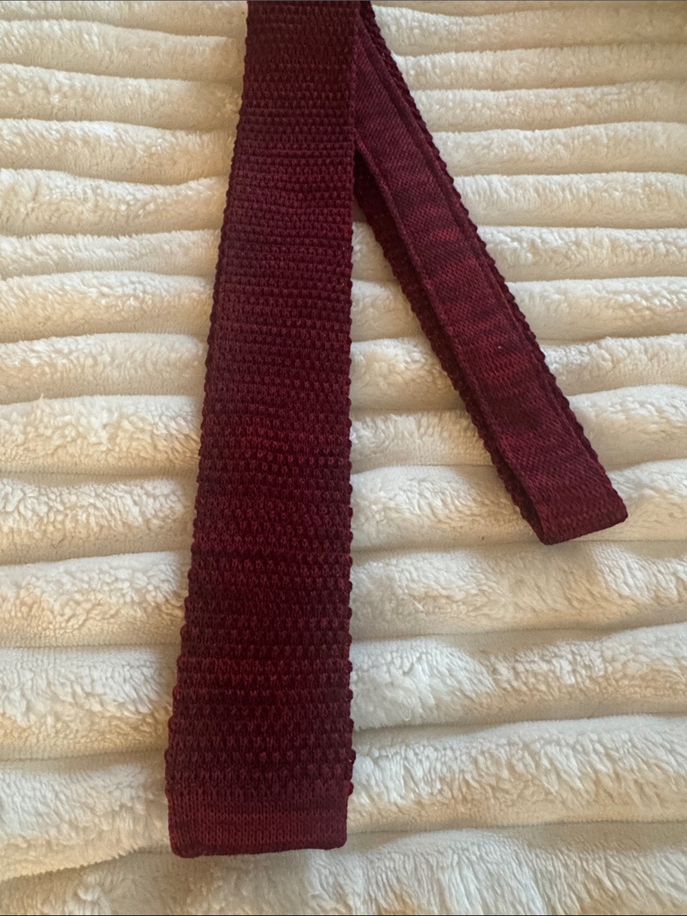Men's Knit Tie in Wine Red - Sleek Textured Style